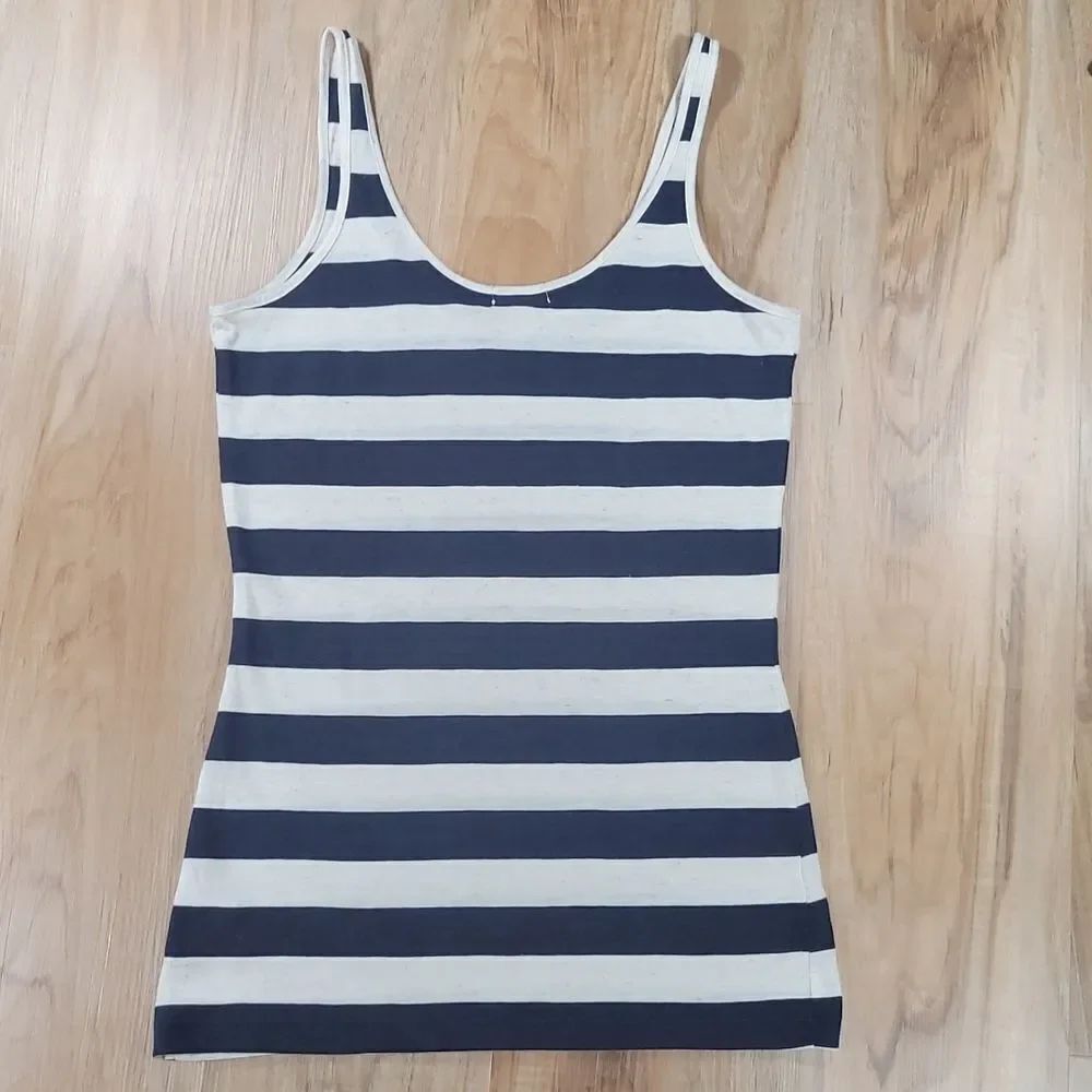 🔹️Zenana Blue & Cream Striped Tanktop - Picture 2 of 9